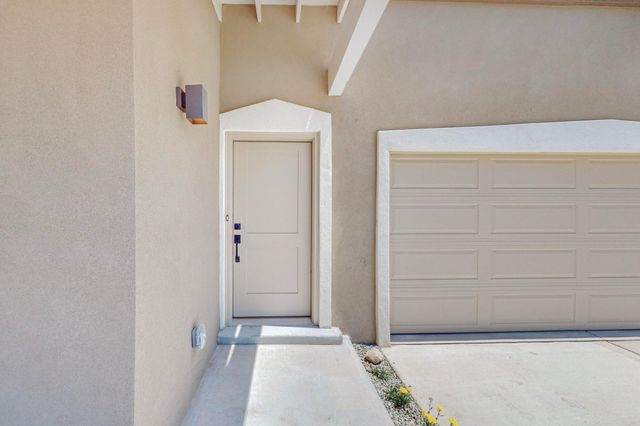 7601 Arroyo Oeste Lane, Santa Fe, NM 87507