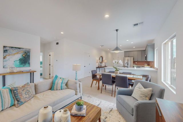 7601 Arroyo Oeste Lane, Santa Fe, NM 87507