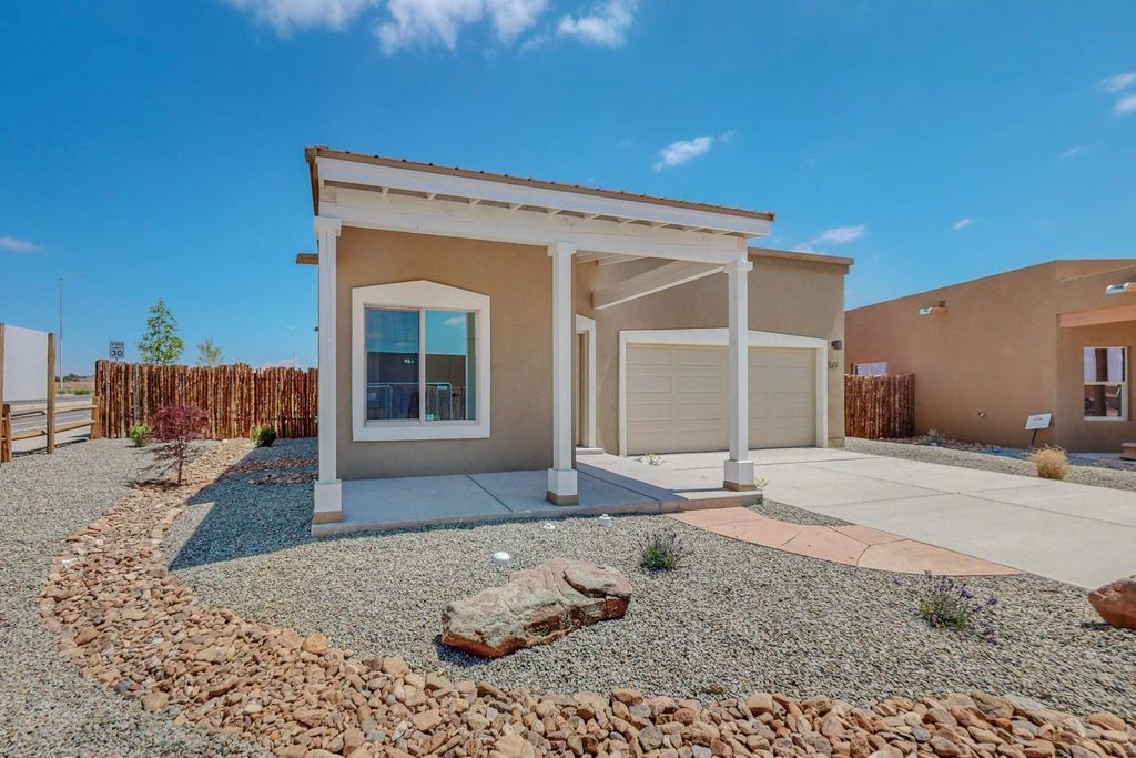 7601 Arroyo Oeste Lane, Santa Fe, NM 87507