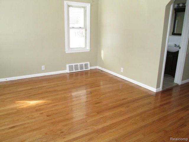 13072 Orchard Street, Southgate, MI 48195