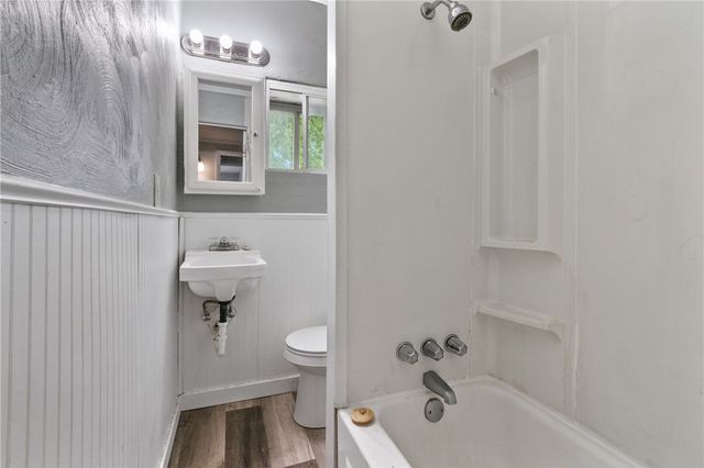 218-222 Joliet Way, Bloomfield, PA 15224