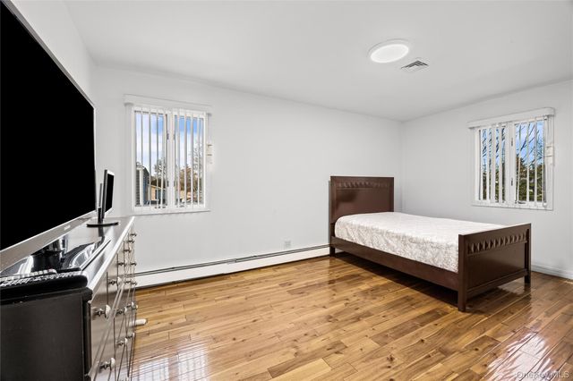 902 Linden Avenue, Westbury, NY 11590