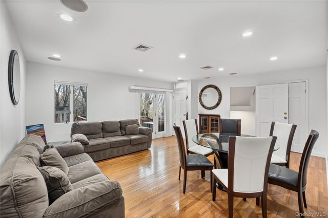 902 Linden Avenue, Westbury, NY 11590