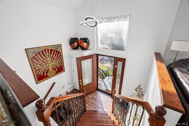 902 Linden Avenue, Westbury, NY 11590