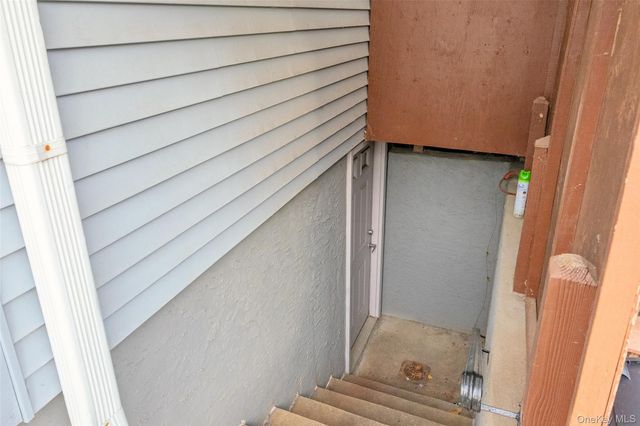 902 Linden Avenue, Westbury, NY 11590