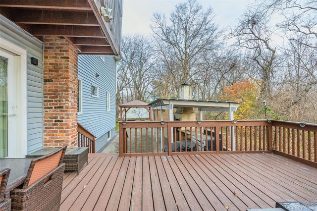 902 Linden Avenue, Westbury, NY 11590