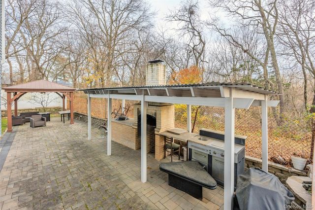 902 Linden Avenue, Westbury, NY 11590