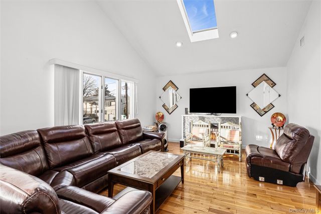 902 Linden Avenue, Westbury, NY 11590