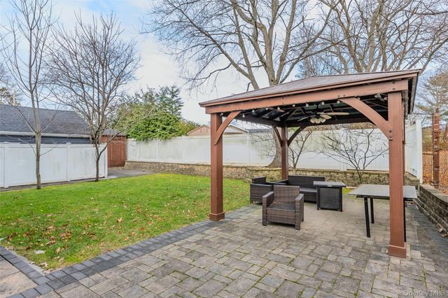 902 Linden Avenue, Westbury, NY 11590