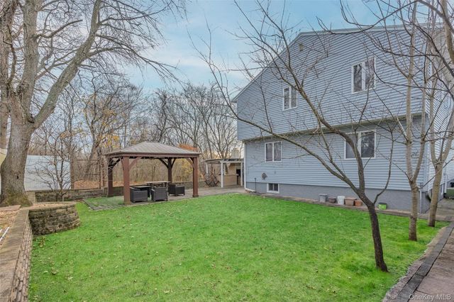 902 Linden Avenue, Westbury, NY 11590