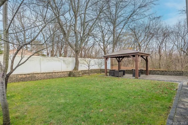 902 Linden Avenue, Westbury, NY 11590