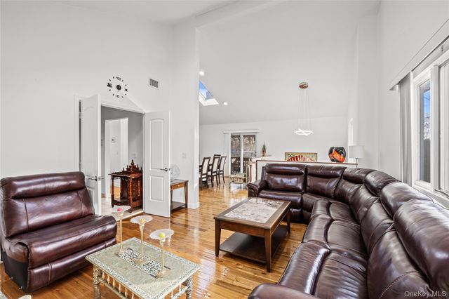 902 Linden Avenue, Westbury, NY 11590