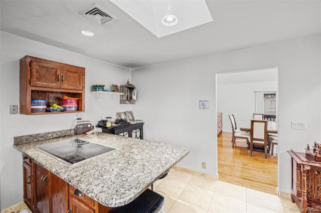 902 Linden Avenue, Westbury, NY 11590