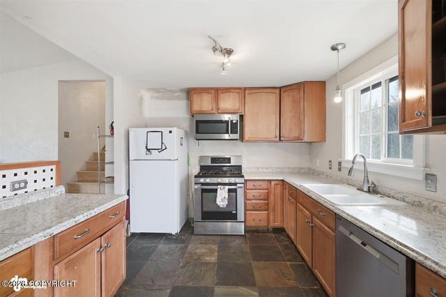 951 N Bunker Hill Street, Wasilla, AK 99654