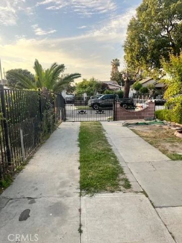 1418 W 70th Street, Los Angeles, CA 90047