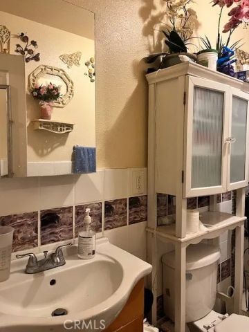 1418 W 70th Street, Los Angeles, CA 90047