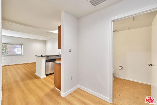 2864 Sunset Place 203, Los Angeles, CA 90005