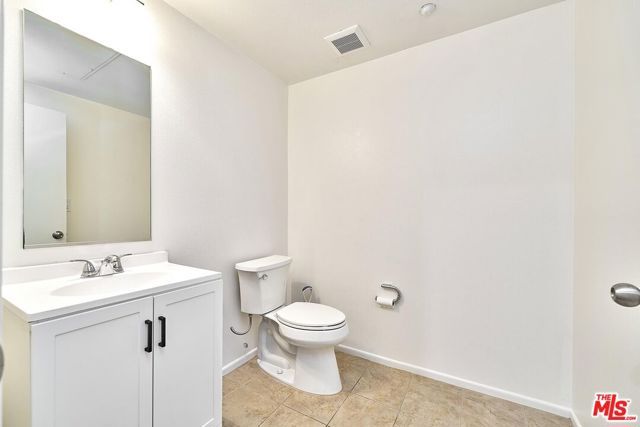 2864 Sunset Place 203, Los Angeles, CA 90005