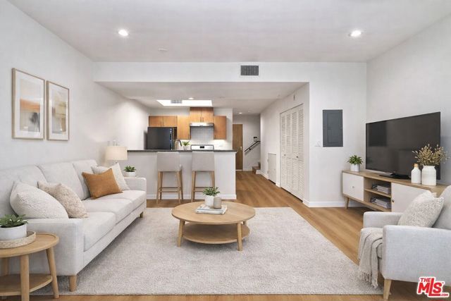 2864 Sunset Place 203, Los Angeles, CA 90005