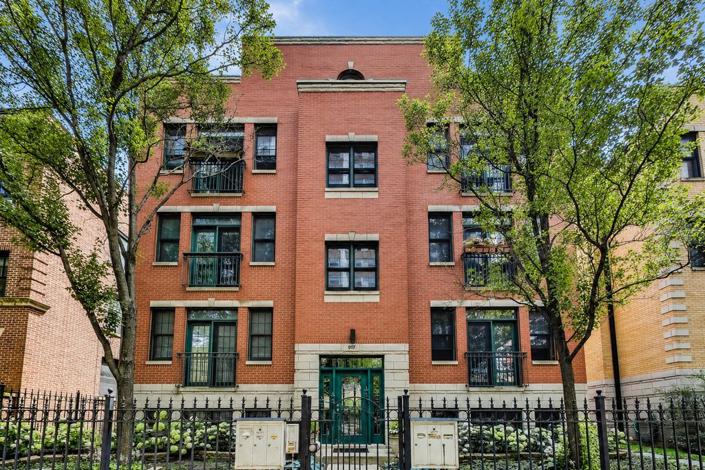 917 W Lakeside Place 1W, Chicago, IL 60640