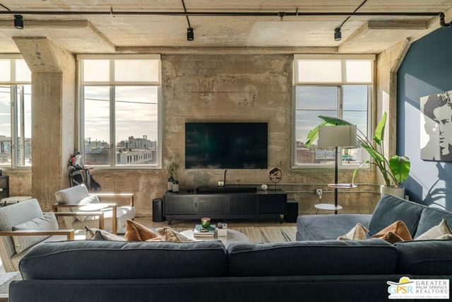 825 E 4th Street 508, Los Angeles, CA 90013