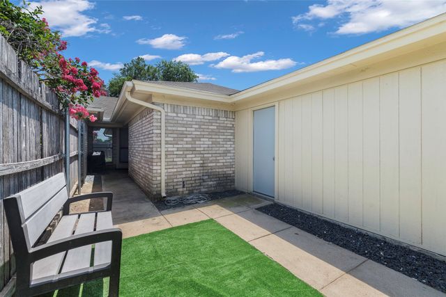 6624 S Creek Drive, Fort Worth, TX 76133