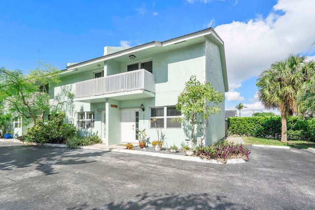1968 NE 3rd Street 1, Deerfield Beach, FL 33441