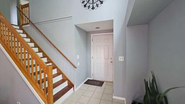 121 Hampton Avenue, Westmont, IL 60559