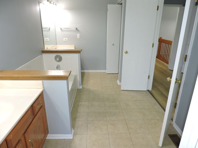 121 Hampton Avenue, Westmont, IL 60559