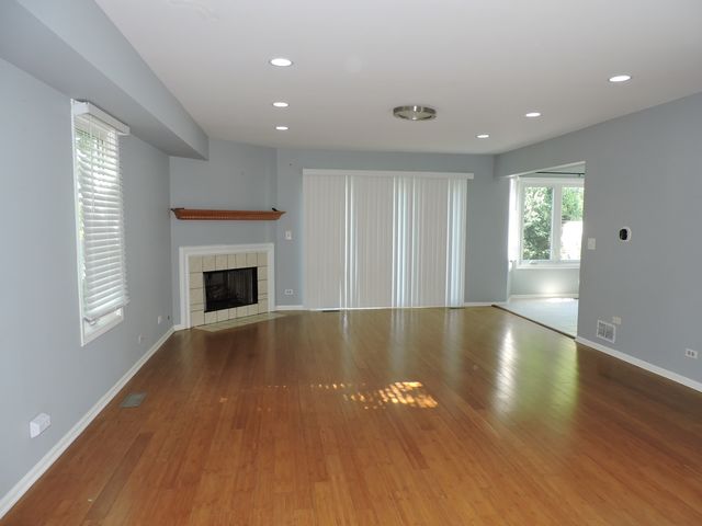 121 Hampton Avenue, Westmont, IL 60559