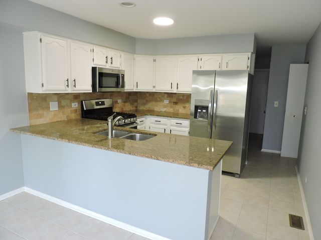 121 Hampton Avenue, Westmont, IL 60559