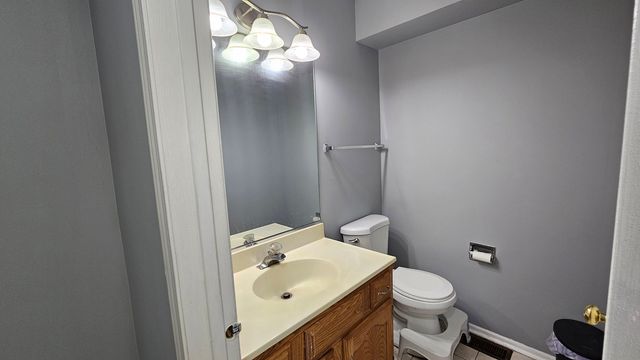 121 Hampton Avenue, Westmont, IL 60559