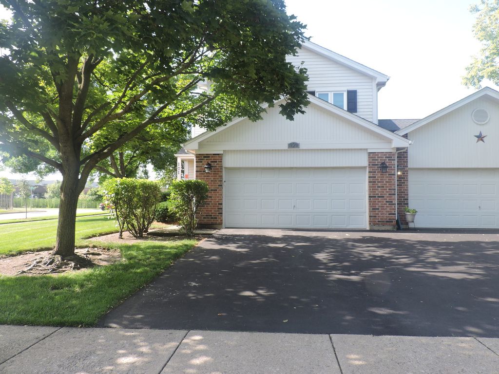 121 Hampton Avenue, Westmont, IL 60559