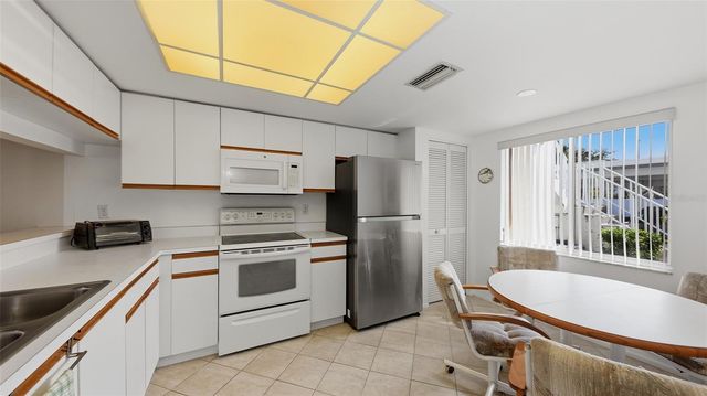 4278 MADEIRA COURT 3327, Sarasota, FL 34233