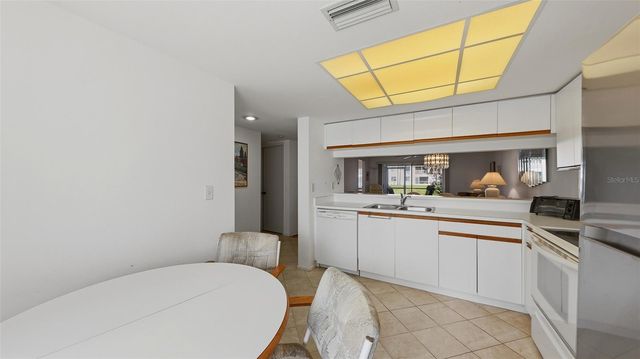 4278 MADEIRA COURT 3327, Sarasota, FL 34233