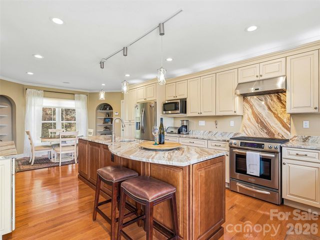15 Patton Circle, Asheville, NC 28804