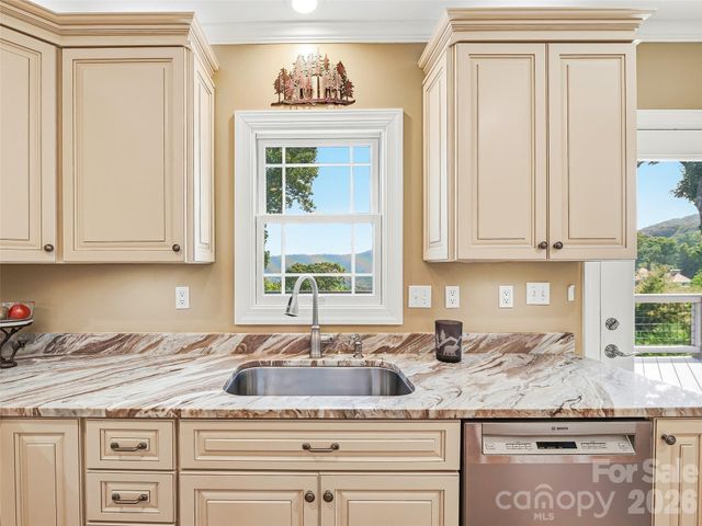 15 Patton Circle, Asheville, NC 28804