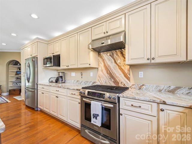 15 Patton Circle, Asheville, NC 28804