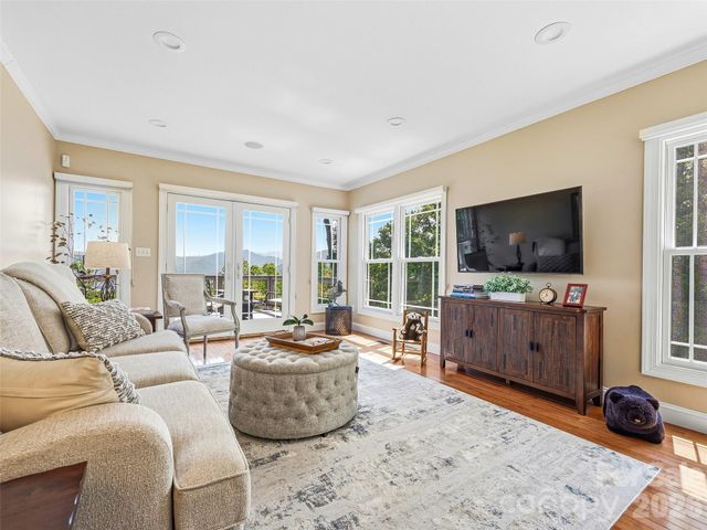 15 Patton Circle, Asheville, NC 28804