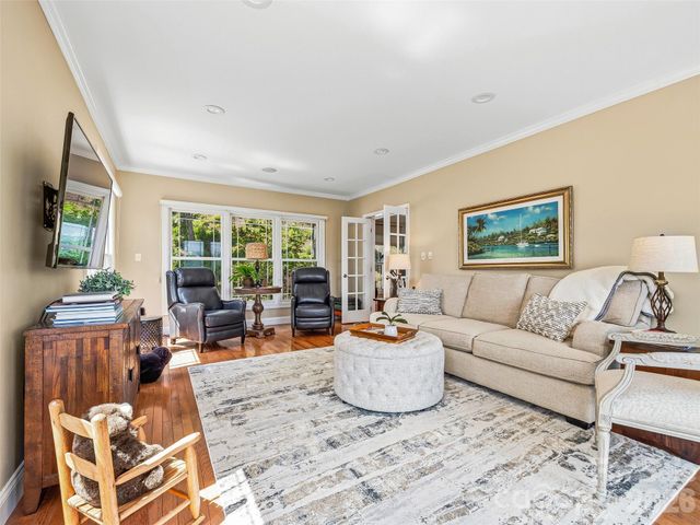 15 Patton Circle, Asheville, NC 28804