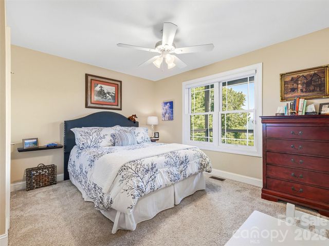 15 Patton Circle, Asheville, NC 28804