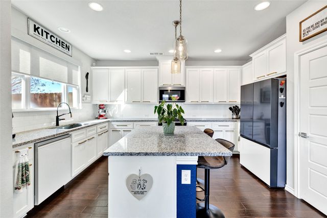 101 Crossroads Circle, Westworth Village, TX 76114