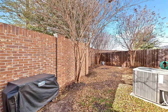 101 Crossroads Circle, Westworth Village, TX 76114