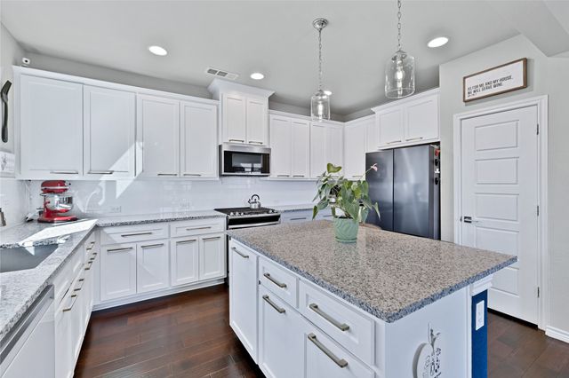 101 Crossroads Circle, Westworth Village, TX 76114