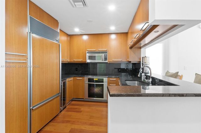 901 Brickell Key Blvd 1609, Miami, FL 33131