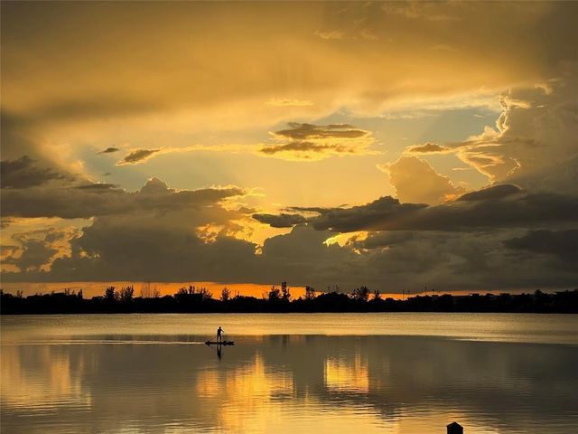 112 Lake Emerald 206, Oakland Park, FL 33309