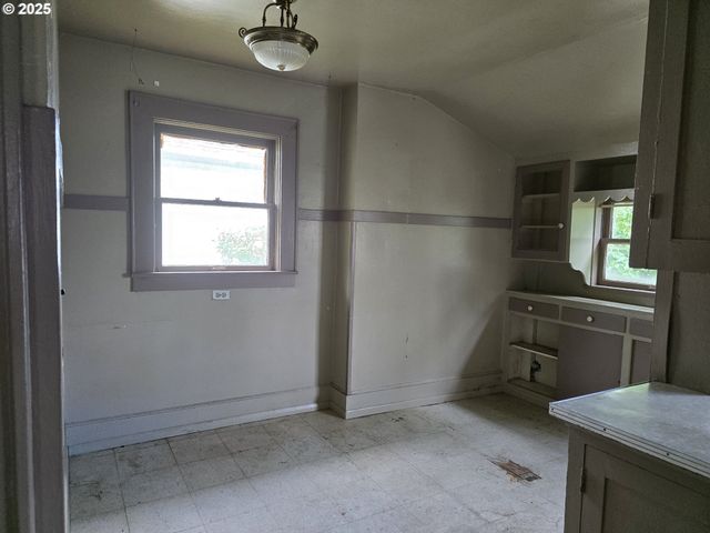 1414 Se MILL St, Roseburg, OR 97470