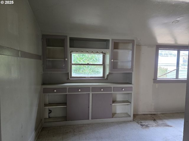 1414 Se MILL St, Roseburg, OR 97470