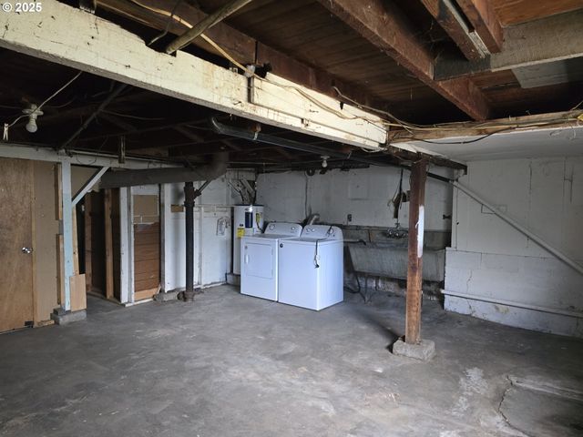 1414 Se MILL St, Roseburg, OR 97470