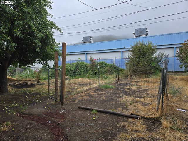 1414 Se MILL St, Roseburg, OR 97470